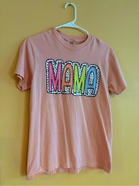 Comfort Colors Peach 'MAMA' Graphic Short Sleeve Tee
